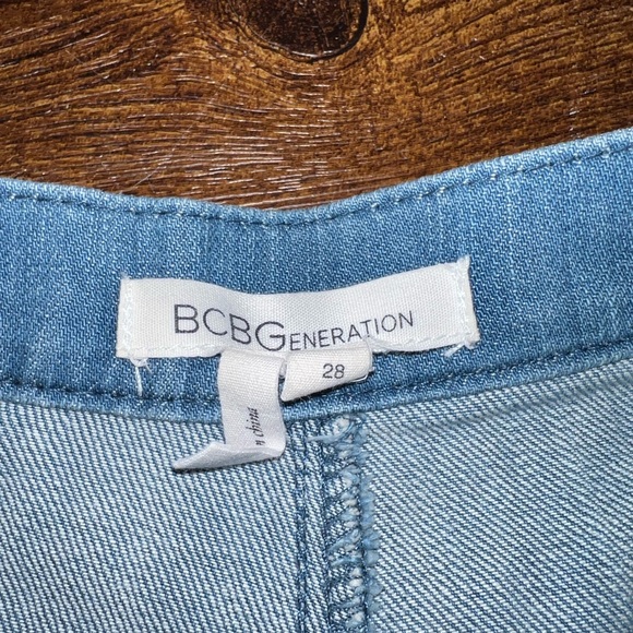 BCBGeneration Blue Denim High Waist Pleated Distressed Jean Shorts Size 28 - Picture 6 of 7